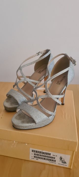 Sandalias de tacón plateado
