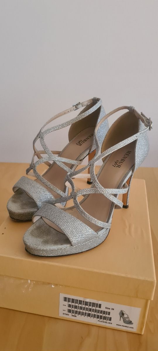 Sandalias de tacón plateado