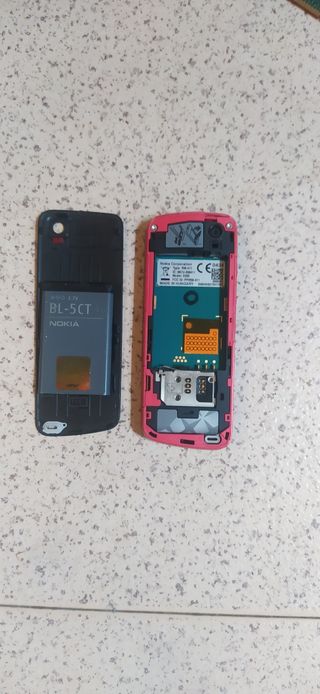 Móvil con cargador...NOKIA 5220 XpressMusic...