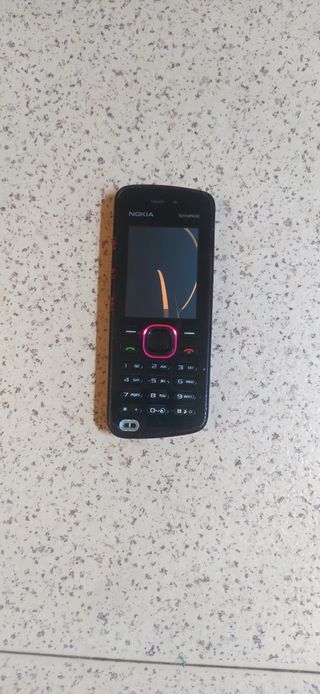 Móvil con cargador...NOKIA 5220 XpressMusic...