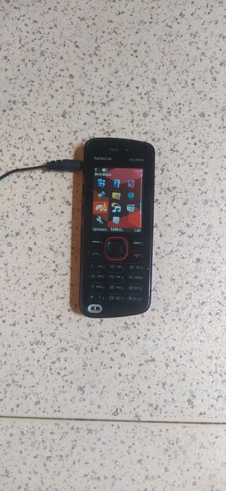 Móvil con cargador...NOKIA 5220 XpressMusic...