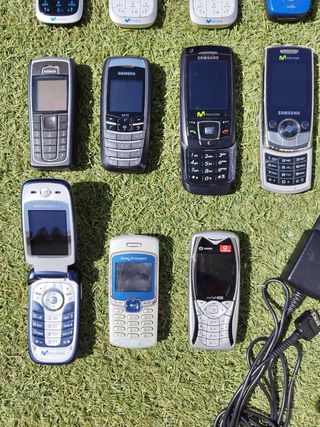 PACK 12 MÓVILES NOKIA,SAMSUNG,SIEMENS...