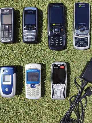 PACK 12 MÓVILES NOKIA,SAMSUNG,SIEMENS...