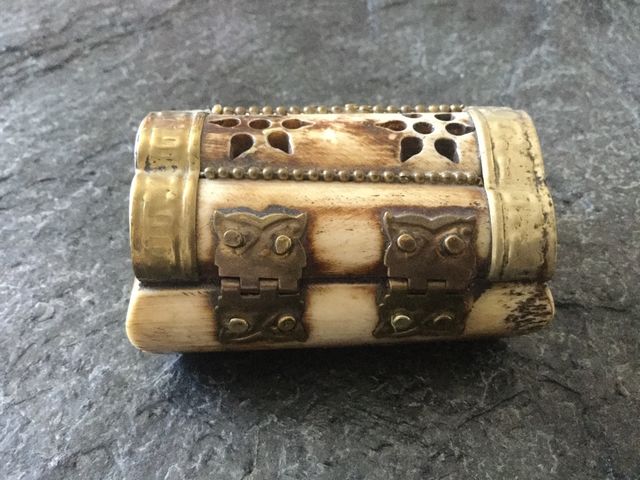 JOYERO PEQUEÑO MADERA TALLADA.