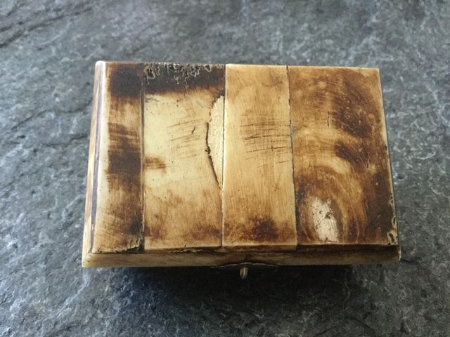 JOYERO PEQUEÑO MADERA TALLADA.