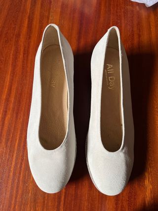 ZAPATOS DE ANTE NUEVOS. SIN ESTRENAR. 