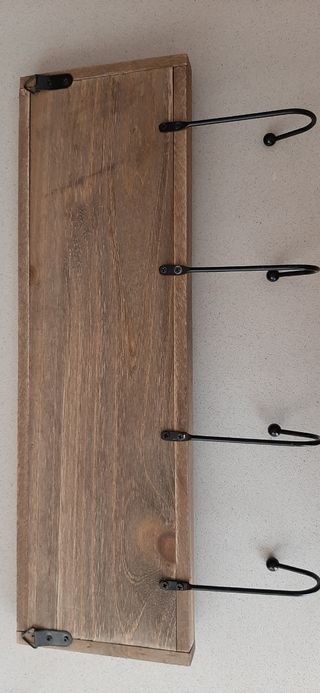 Percha de madera