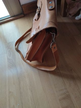 vendo mochila/maletin de cuero Bree
