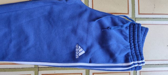 Adidas Essentials Tapered 3 bandas Nuevo!!