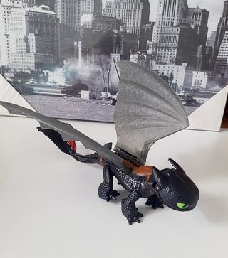 Figura Dragón Desdentao negro articulado