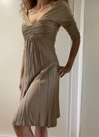 Vestido midi drapeado. Zara. 38