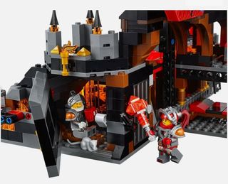 Lego Nexo Knights 70323 Jestro's Volcano Lair
