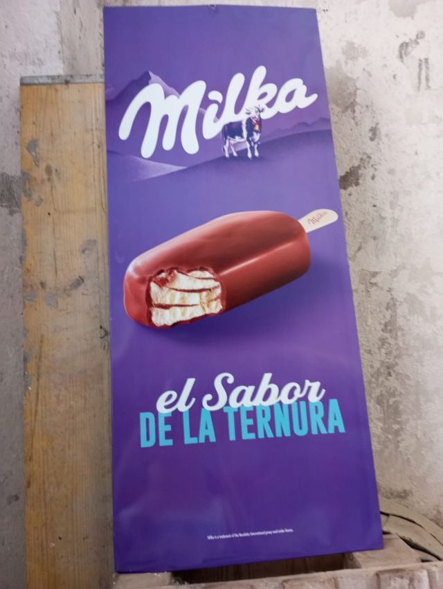 Postal metálica anuncio Milka