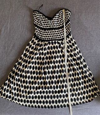 Vestido midi blanco y negro. MANGO. 38