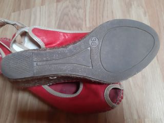 SANDALIAS SUELA ESPARTO ROJAS. TALLA 38