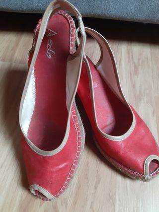 SANDALIAS SUELA ESPARTO ROJAS. TALLA 38