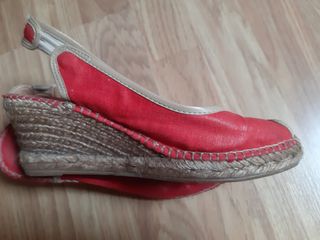 SANDALIAS SUELA ESPARTO ROJAS. TALLA 38