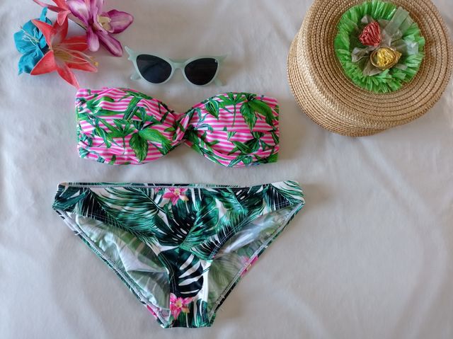 Pin Up Rockabilli Bikini Hawaiiana estil