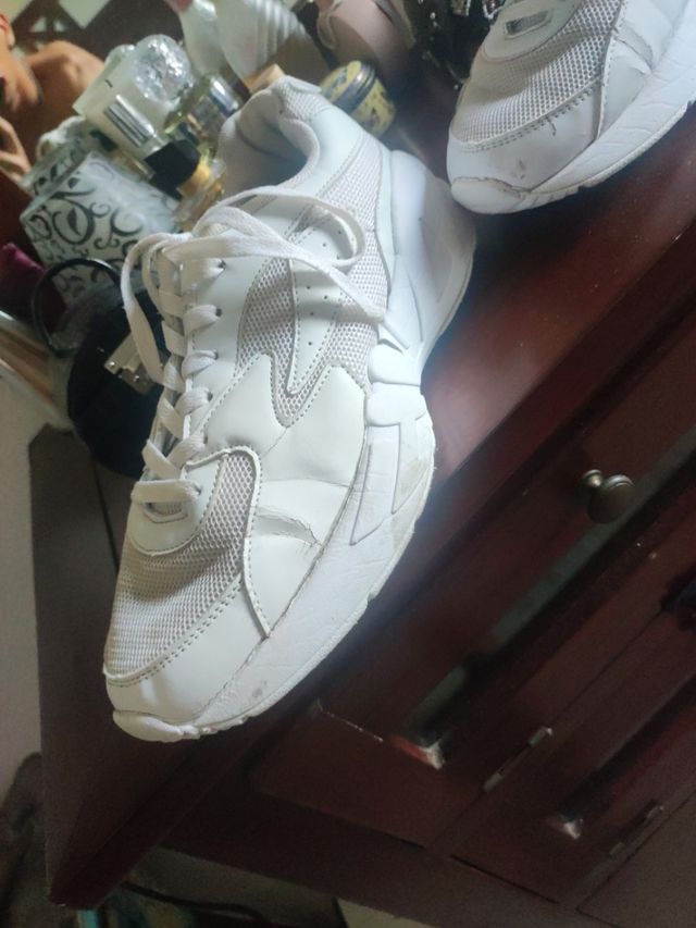Zapatillas blancas deportivas
