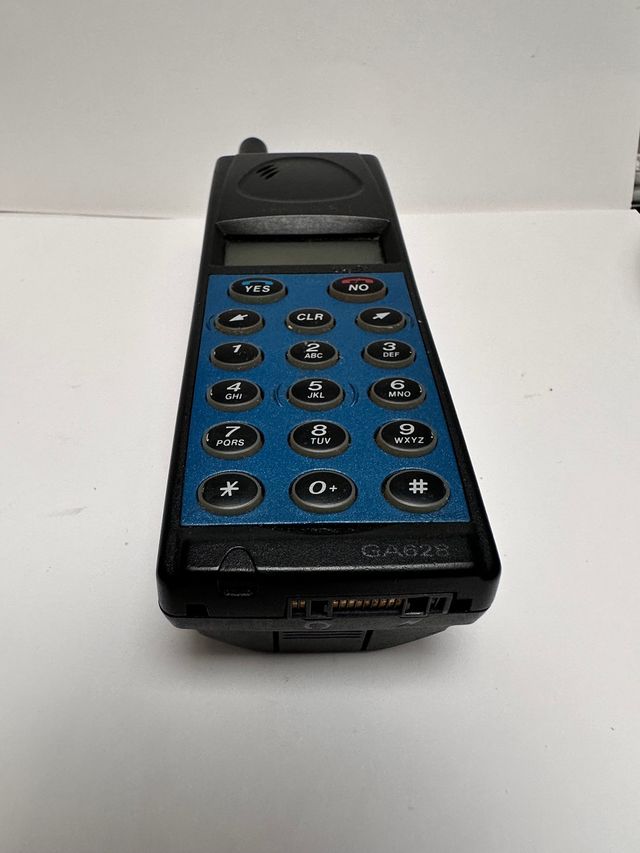 Teléfono celular ERICSSON GA628