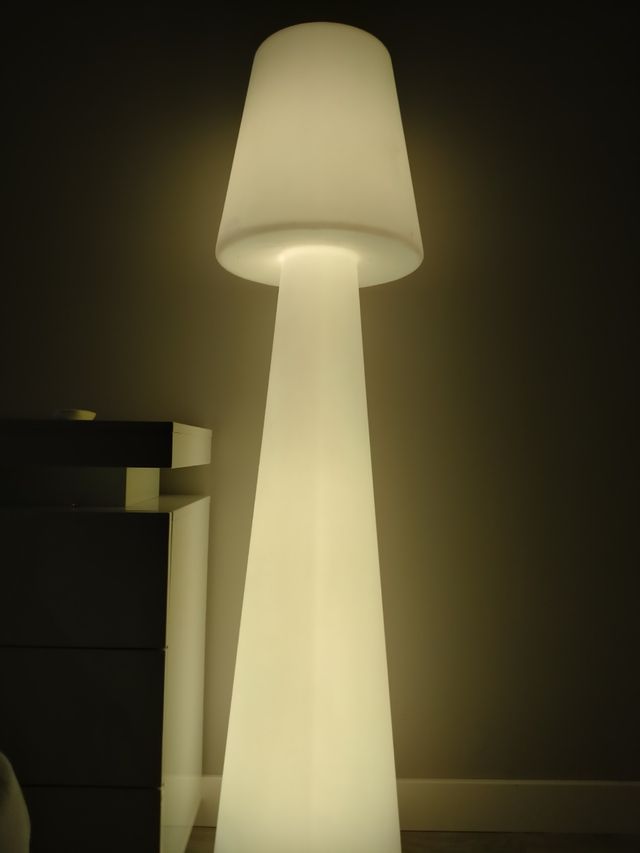 Lampara diseño Jardín RGB