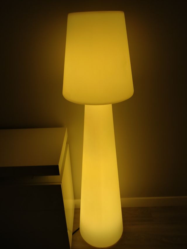 Lampara diseño Jardín RGB