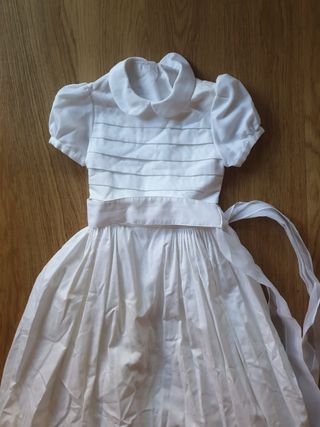 Vestido de comunión solo usado para el evento.