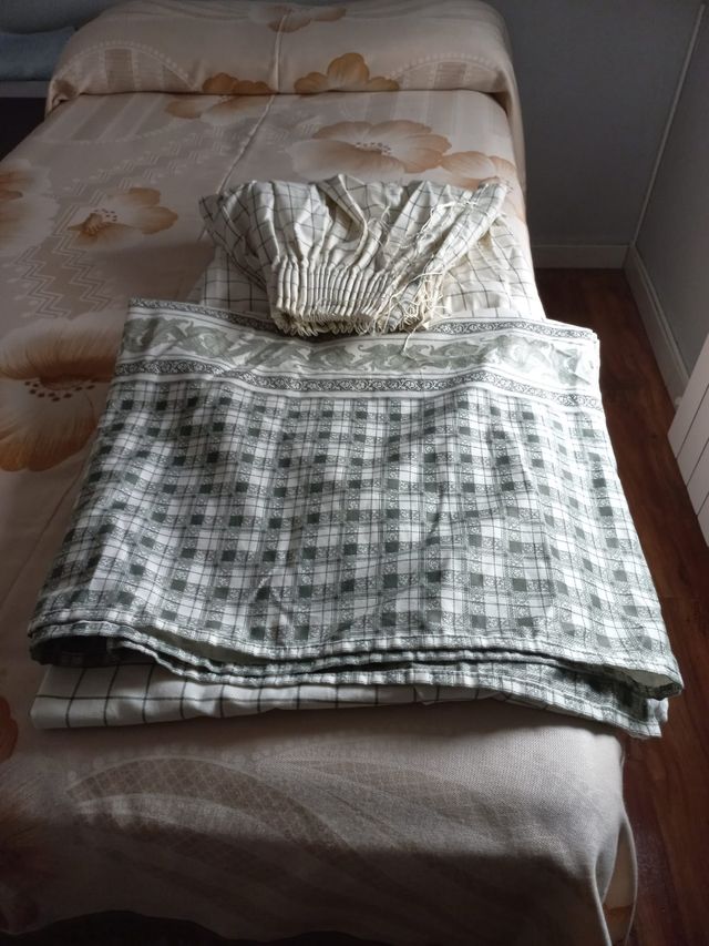 Juego de cama y cortinas