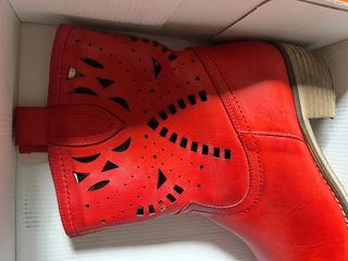 BOTINES DE PIEL DE VERANO. NUEVOS.