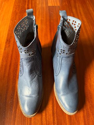 BOTINES AZULES DE VERANO. NUEVOS. 