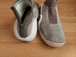 Zapatillas 👟 Nike alta cremallera en talón. Usada