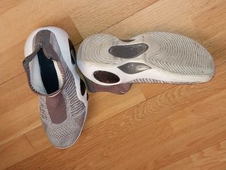 Zapatillas 👟 Nike alta cremallera en talón. Usada