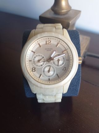 Reloj marca Guess 
