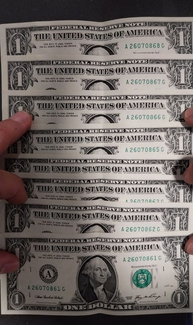 Serie de 8 billetes correlativos U$ dólares 