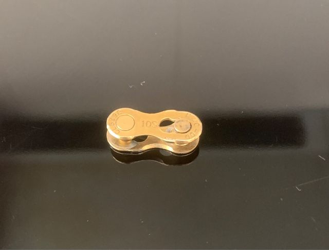 ESLABON RAPIDO DORADO KMC 10V