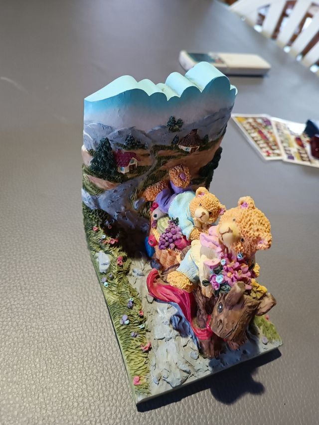 SUJETA LIBROS ANTIGUO