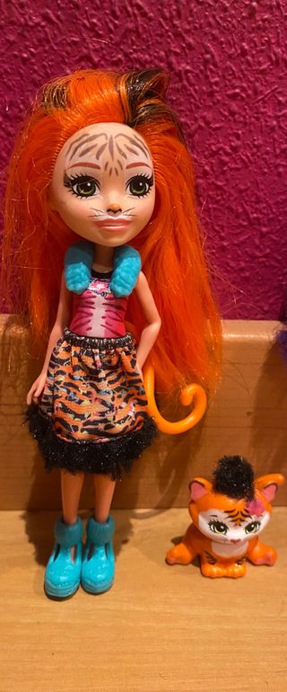 Casa echantimals y muñecas