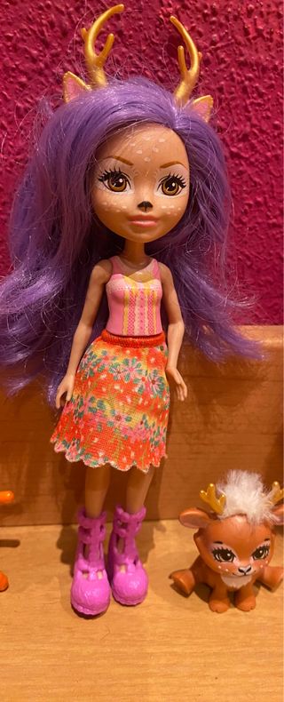 Casa echantimals y muñecas