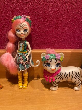 Casa echantimals y muñecas