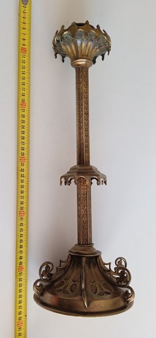 Antiguo candelabro de bronce