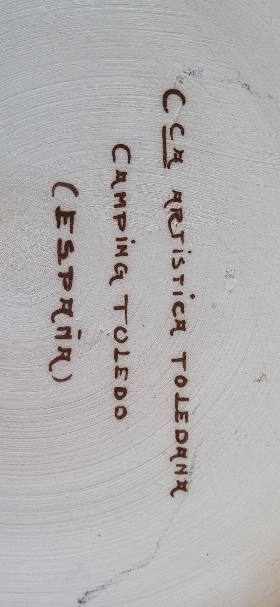 Gran plato para colgar cerámica de Toledo.