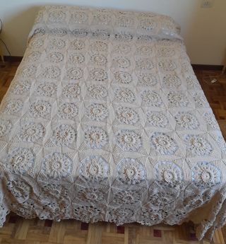 Espectacular colcha tejida mano 1.35 m beige