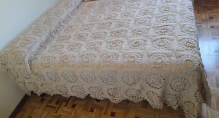Espectacular colcha tejida mano 1.35 m beige