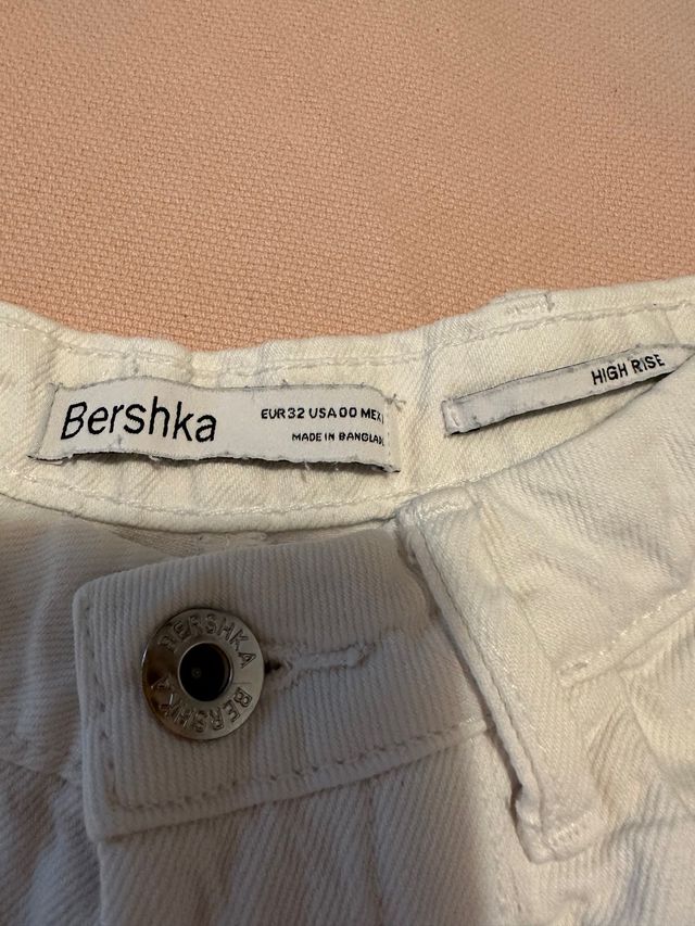 Short vaquero blanco Bershka talla 32