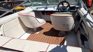 Barco glastron laraya