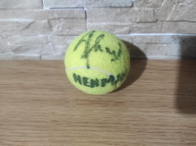 Pelota de tenis firmada por Tim Henman