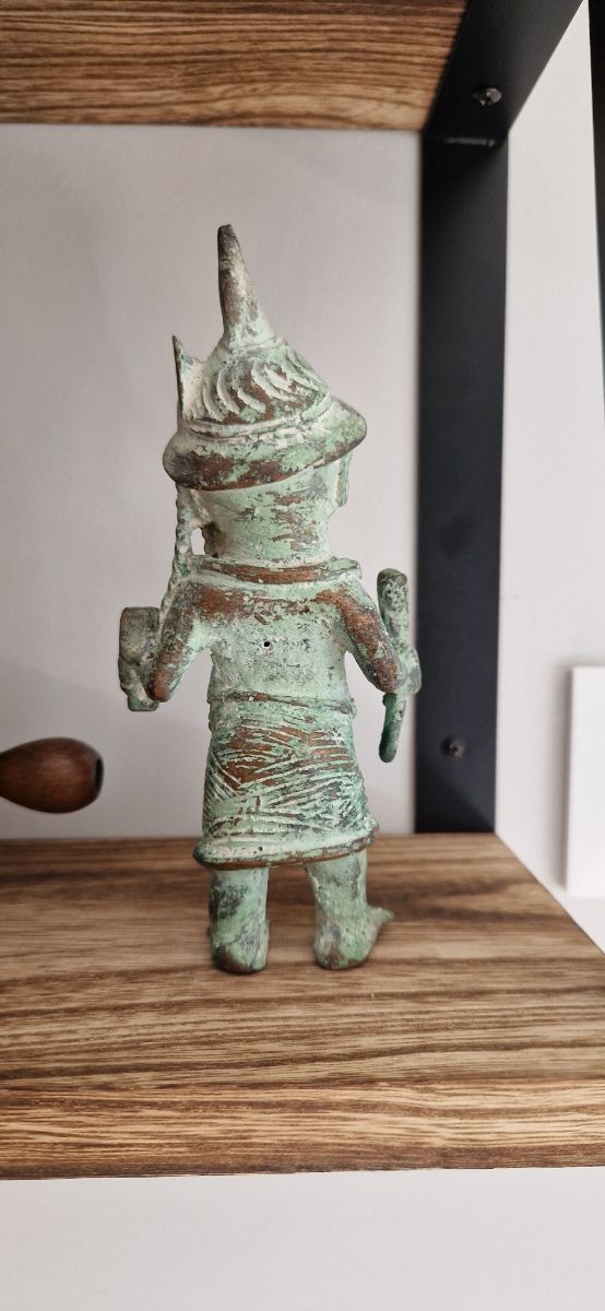 Figura guerrero Ife. Benin. Artesanía de África 