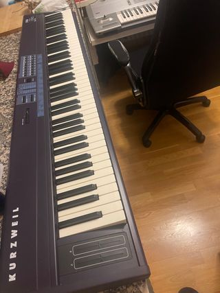 Sintetizador KURZWEIL SP-88 muy bien conservado.