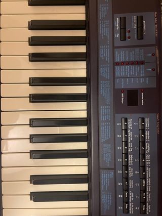 Sintetizador KURZWEIL SP-88 muy bien conservado.