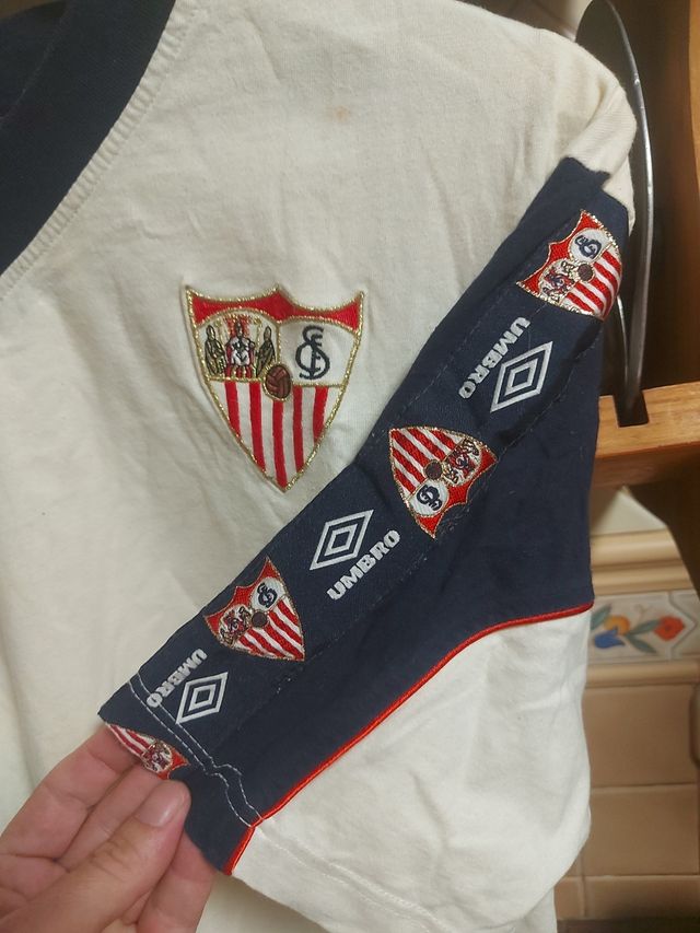 Polo sevillafc. marca Umbro